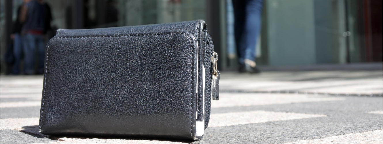 Woman losing her wallet on a street