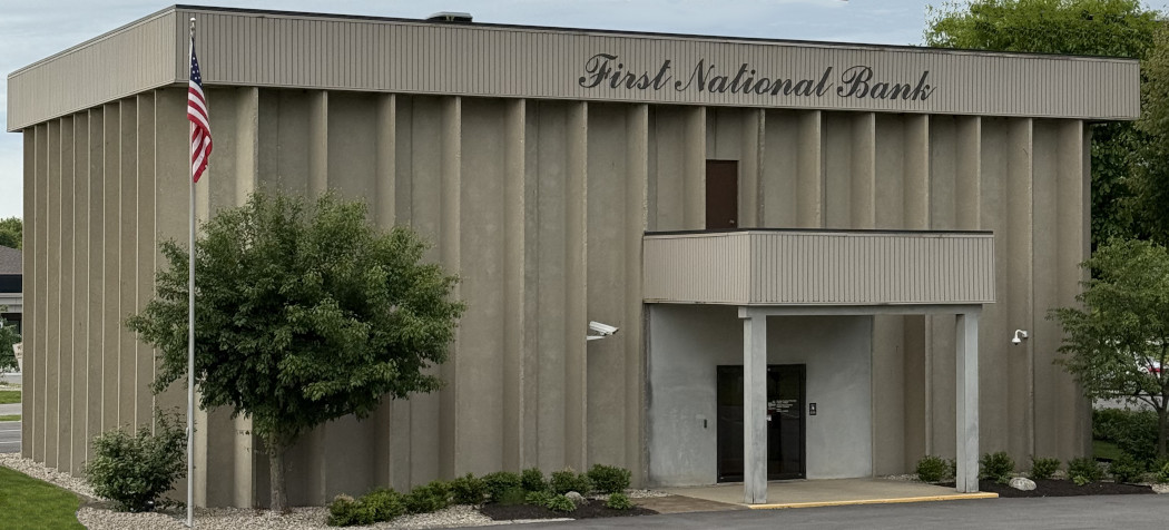 First National Bank Franklin location with a modern exterior, easy-to-find entrance, and convenient customer parking.